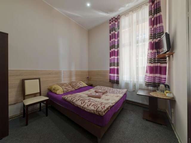 Хостелы 70s Hostel Краков-38